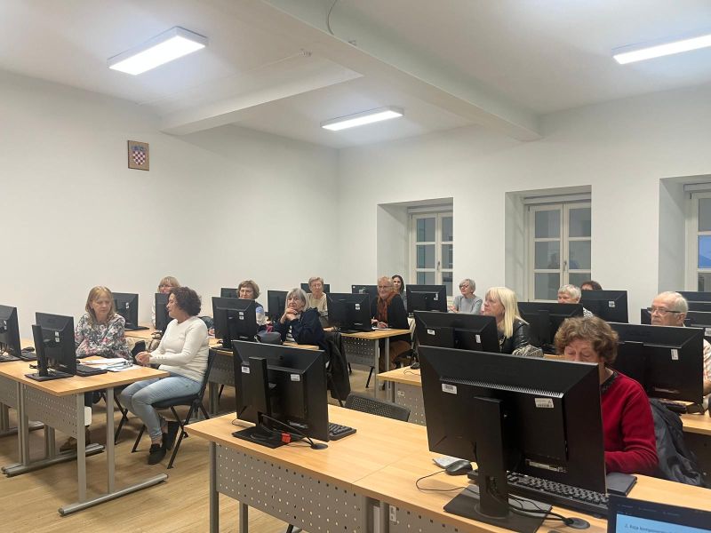 Veleučilište 60+: „Motivacija i osmijeh na licima ljudi dokazuju da učenje ne prestaje s godinama!“