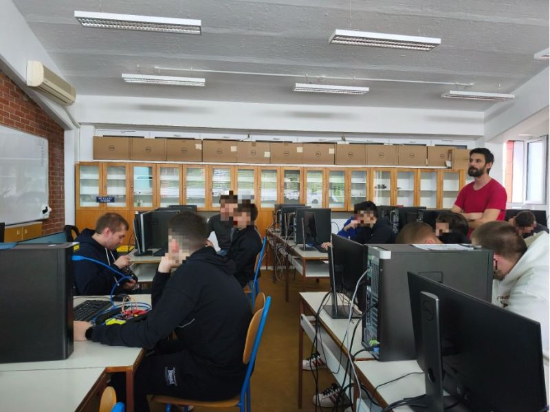 Radionica „Mobilni roboti kroz teoriju i praksu“ održana u sklopu projekta cAMGARS i Festivala znanosti
